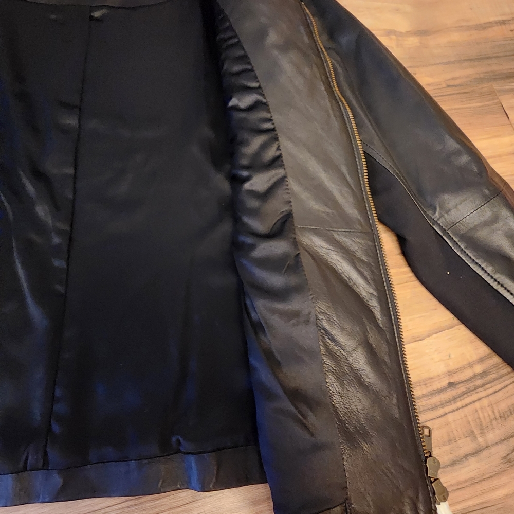 Leather jacket - Picture 5 of 11